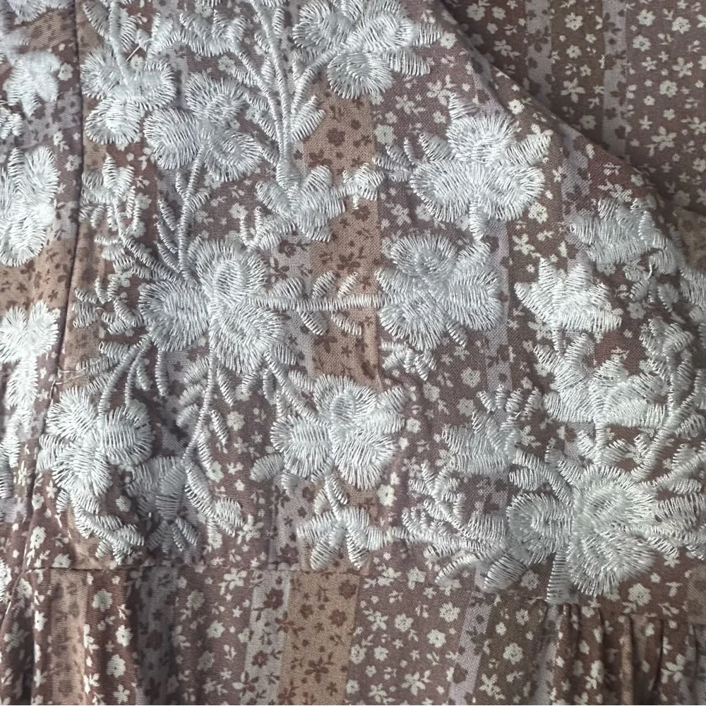 Savanna Jane Boho Cream Tan Brown Embroidered Floral Cap Sleeve Top Size 1X - Picture 6 of 9